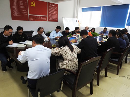 学校党委召开“不忘初心🛍️、牢记使命”主题教育 第四次学习研讨会暨开展形势政策教育